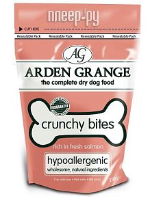 Лакомство Arden Grange Crunchy Bites rich in fresh salmon для собак, с лососем, 0,25 кг