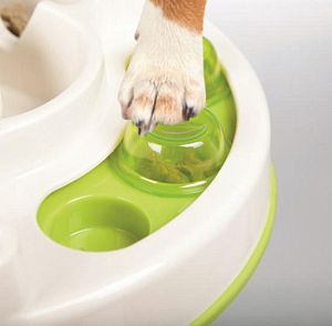 Развивающая игрушка TRIXIE Activity Slide & Feed для собак, 30×27 см