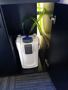 Аквариум по индивидуальному проекту (210 л) с тумбой и комплектом оборудования, цвет черный