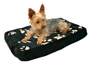 Лежак TRIXIE «Winny» 70×45 см, флис, с рисунком «лапки», черный