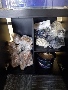 Аквариум по&nbsp;индивидуальному проекту (210&nbsp;л) с&nbsp;тумбой и&nbsp;комплектом оборудования, цвет черный