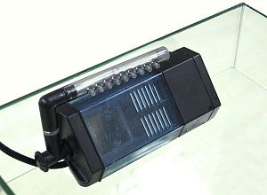 Фильтр внутренний угловой Atman SKF-200&nbsp;для аквариумов до&nbsp;40&nbsp;литров, 300&nbsp;л/ч, 2,5&nbsp;Вт