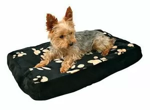 Лежак TRIXIE «Winny» 95×65 см, флис, с рисунком «лапки», черный